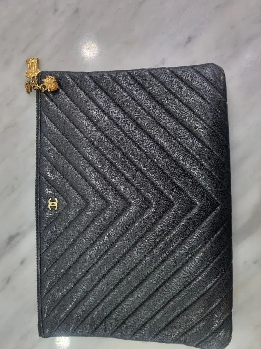  CHANEL シャネル 쉐브론 キャビア クラッチバッグ ゴールド large ラージ 25番台 クラッチバッグ バッグ