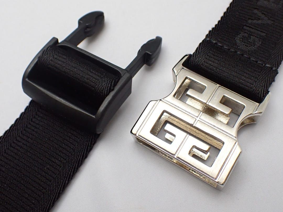 エッセンシャル