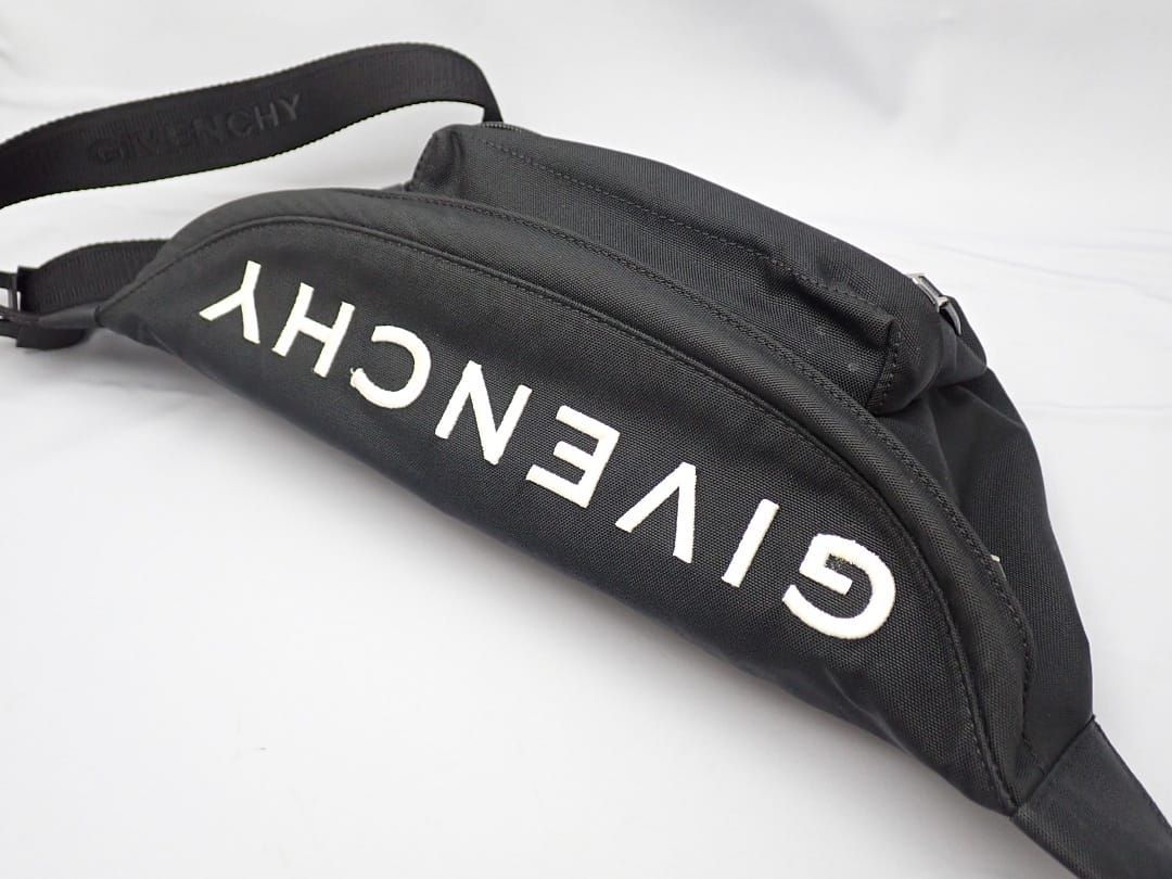 エッセンシャル U