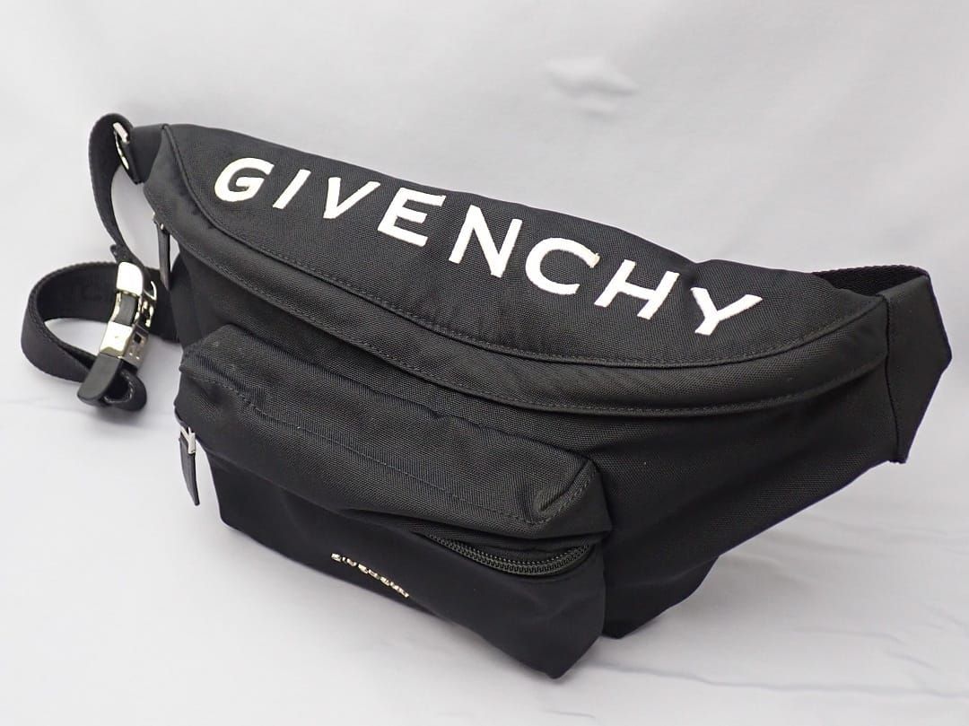 ボディバッグ エッセンシャル