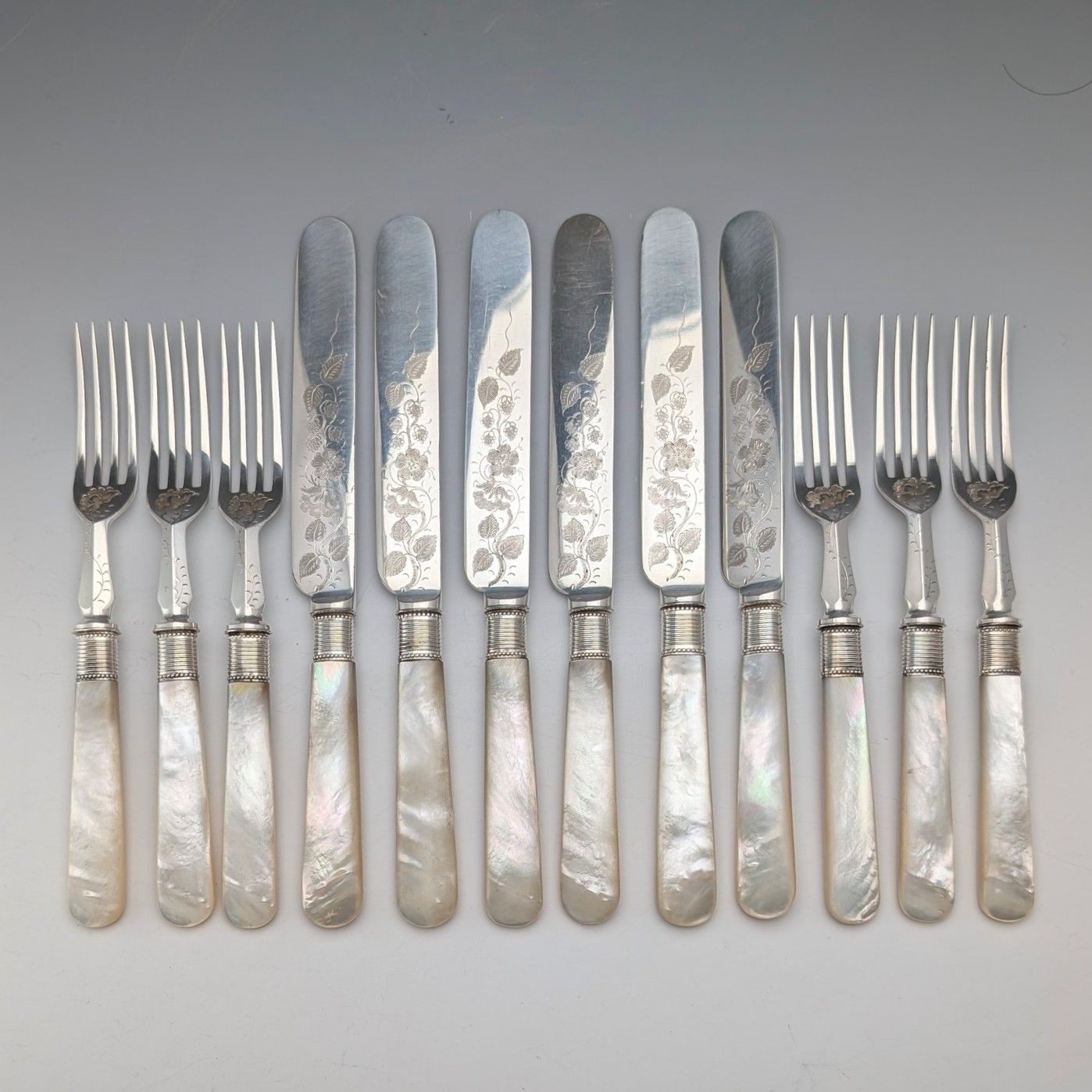 英国アンティーク 白蝶貝ハンドル デザートカトラリー 12ペア 木箱入り JOHN NOWILL SON