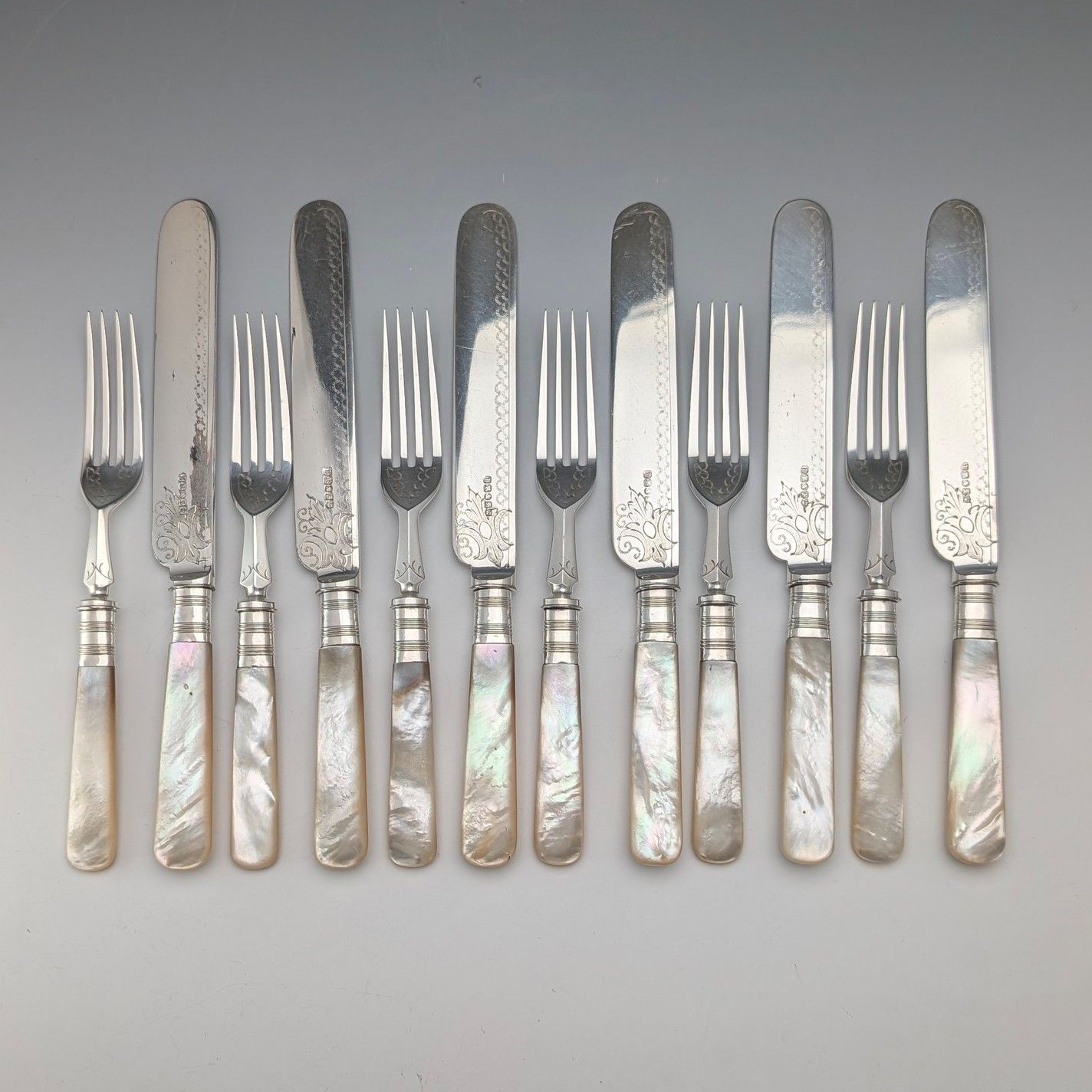 英国アンティーク 白蝶貝ハンドル デザートカトラリー 6ペア 木箱入り JOHN ROUND SON