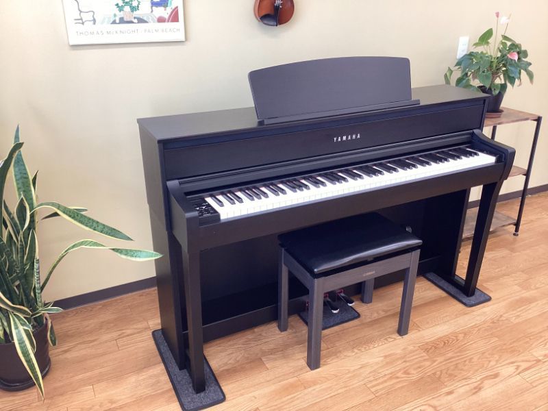 メンテナンス＆クリーニング済み ヤマハ CLP 675 B ブラックウッド調 2017年製 電子ピアノ 88鍵盤 木製鍵盤 YAMAHA Clavinova クラビノーバ 千葉 東京 神奈川 埼玉 愛知 電 の配送設置込