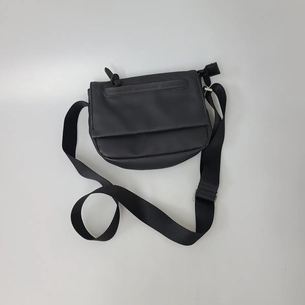 マンダリナダック メッセンジャーバッグ ブラック