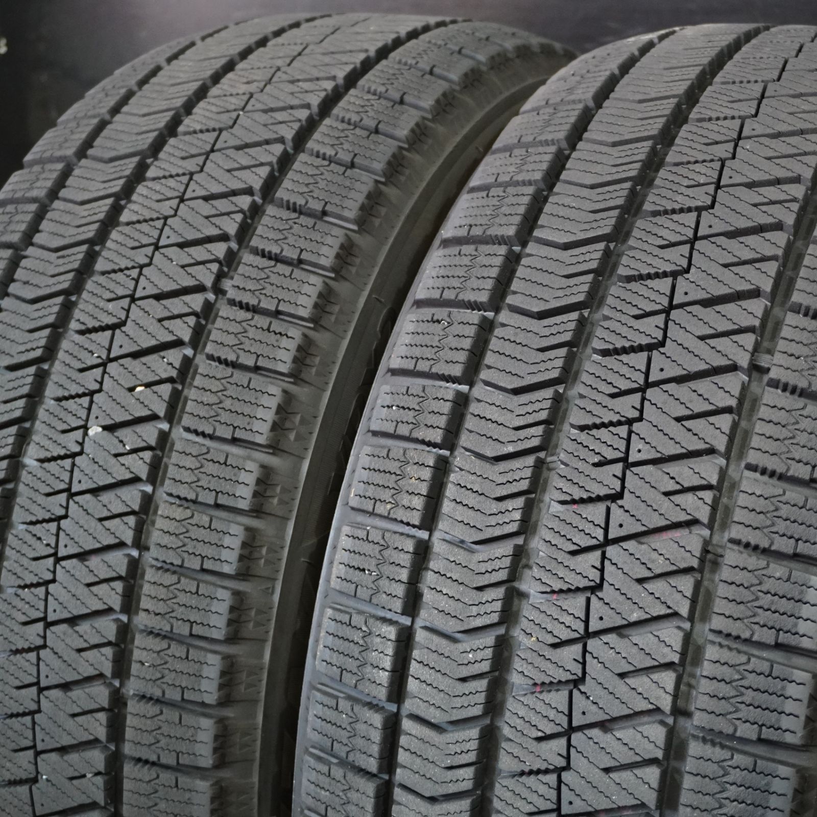 23年製 バリ山 ブリヂストン BLIZZAK VRX 2 215 50 R 17 4本 スタッドレス インプレッサ レヴォーグ インサイト等