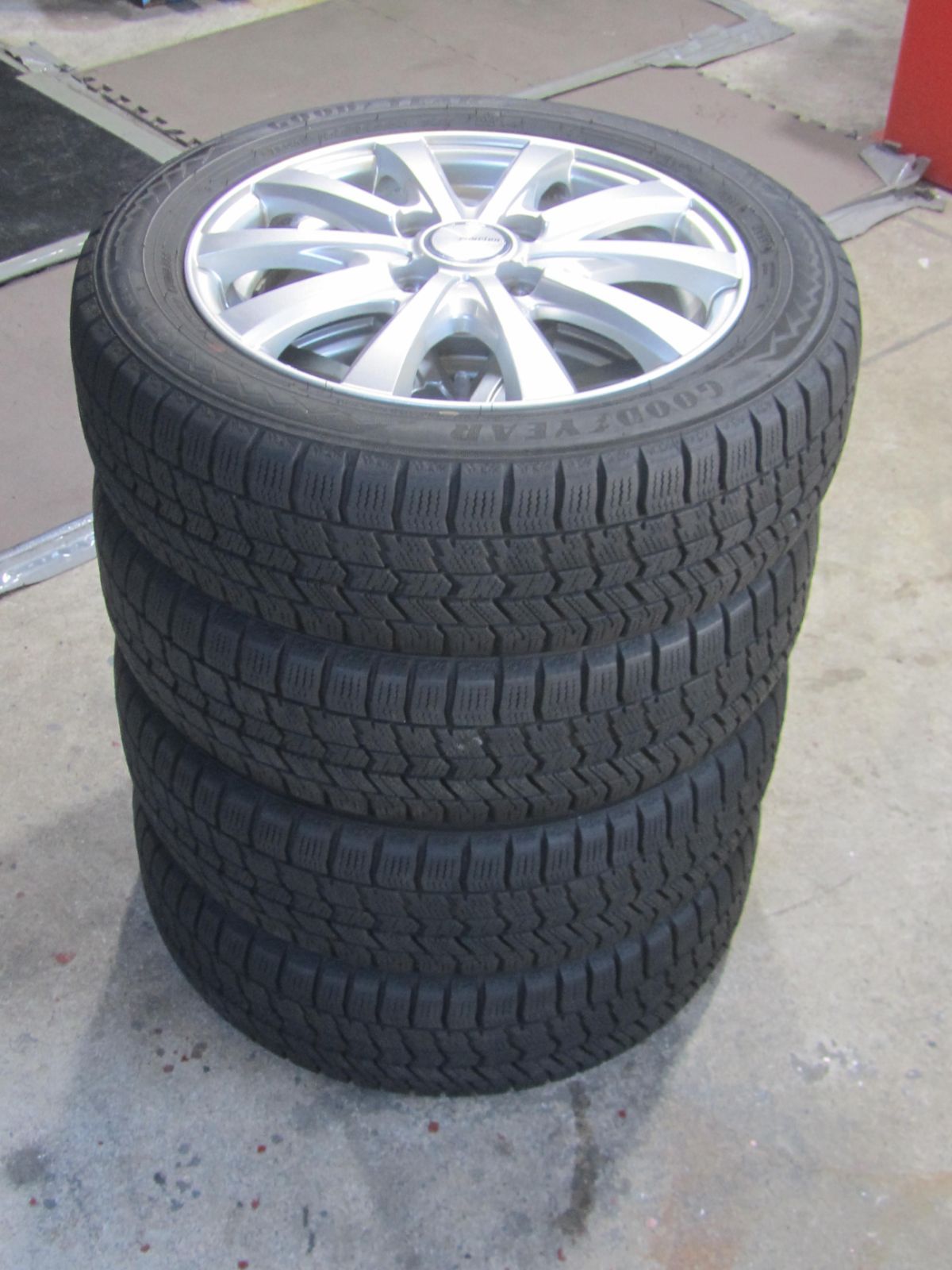 人気サイズ】155/65R14 スタッドレス グッドイヤー アイスナビ