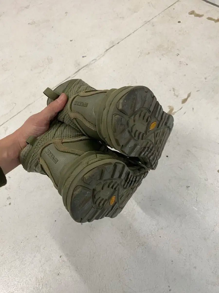 ホカ トー オリーブ COLOR 300 サイズ