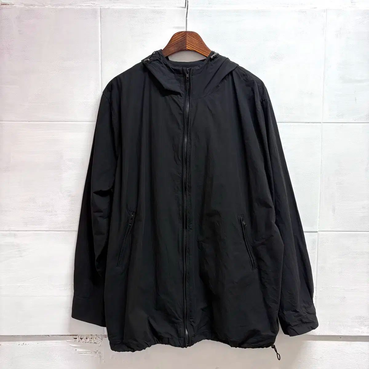 PATTERNTORSO ブラック コットン シャカシャカ素材 WHO フード ウィンドブレーカー ジャケット (XL)