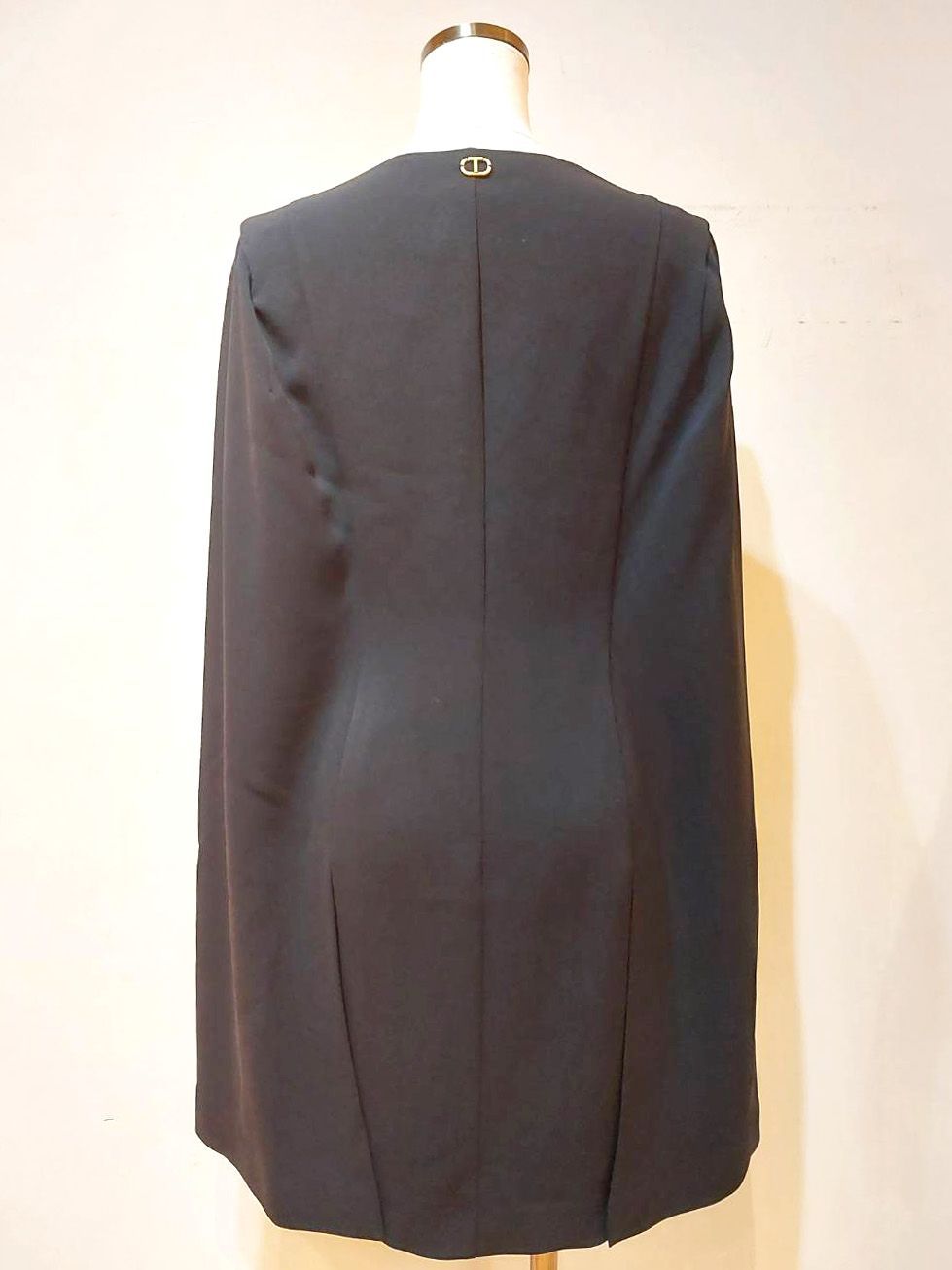 ツインセット マントドレス