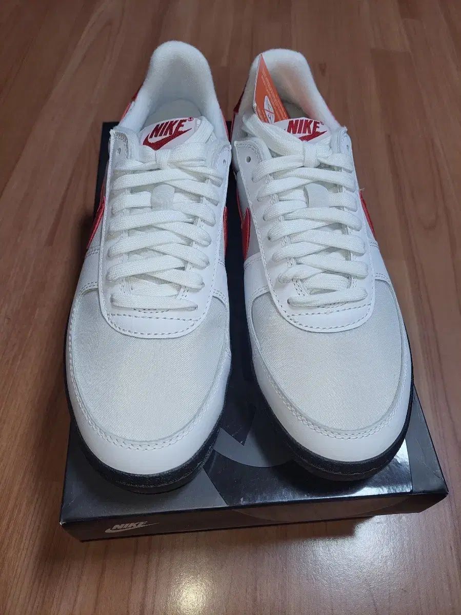 ナイキフィールドジェネラル82SPホワイトスタジャンレッド サイズ260