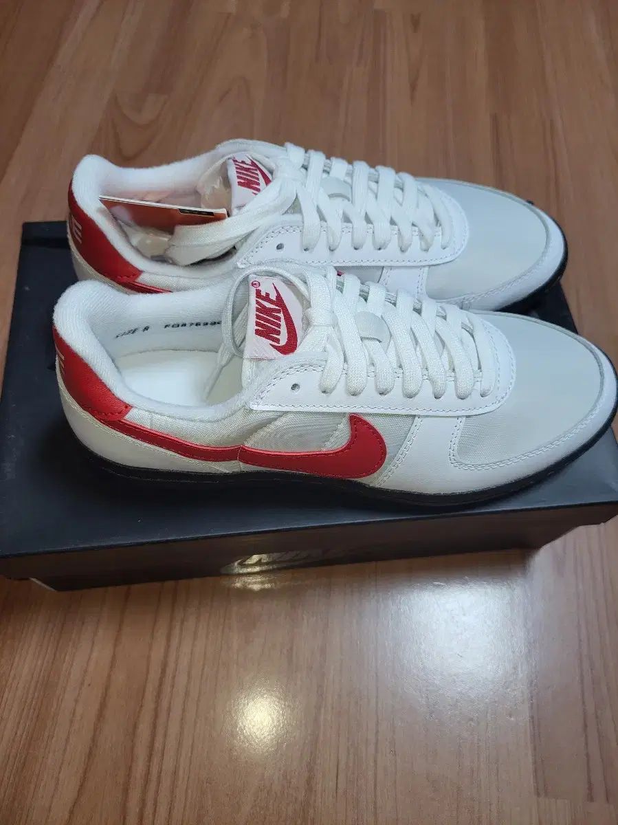 ナイキフィールドジェネラル82 SPホワイトスタジャンレッド サイズ260