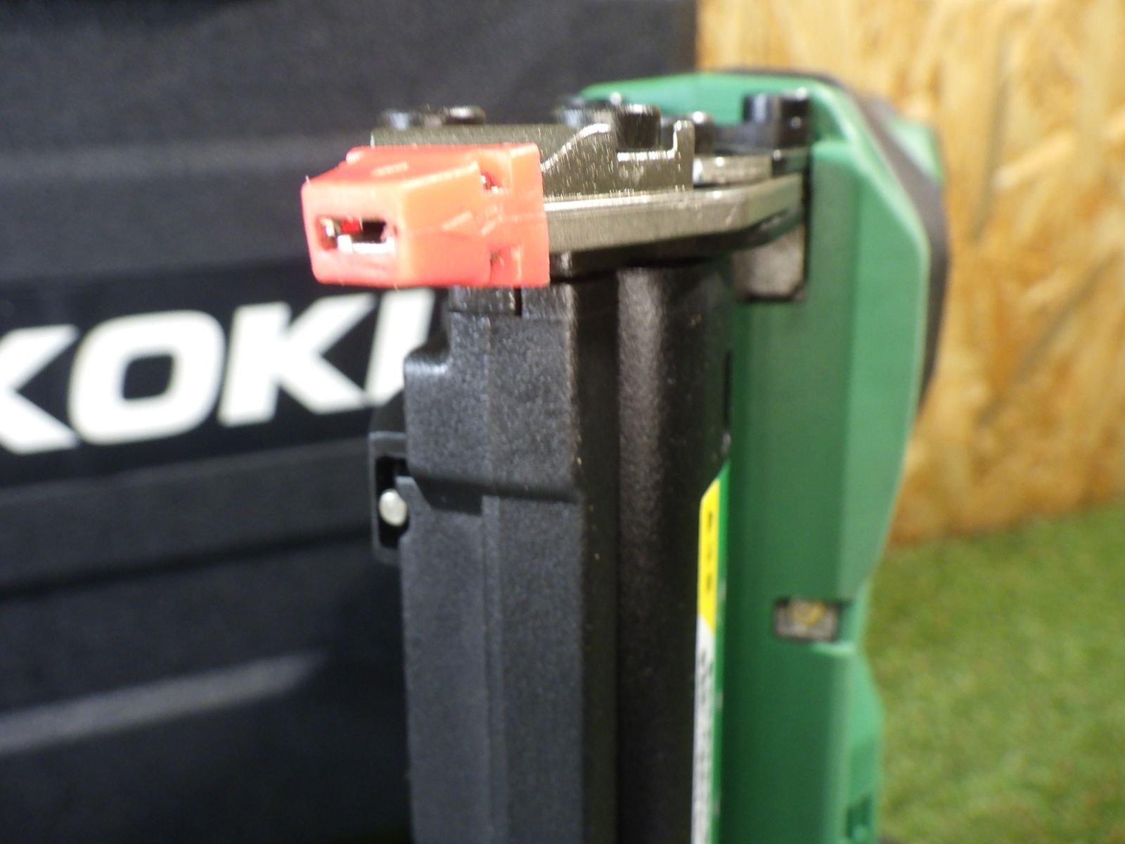 幅広い建築 内装工事などに HiKOKI ハイコーキ コードレス仕上釘打機 マルチボルトシリーズ NT3640DA XP 品