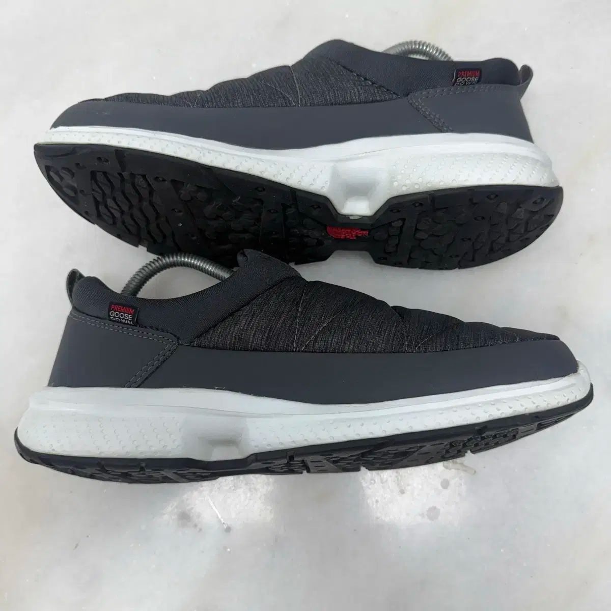 ダウン スニーカー