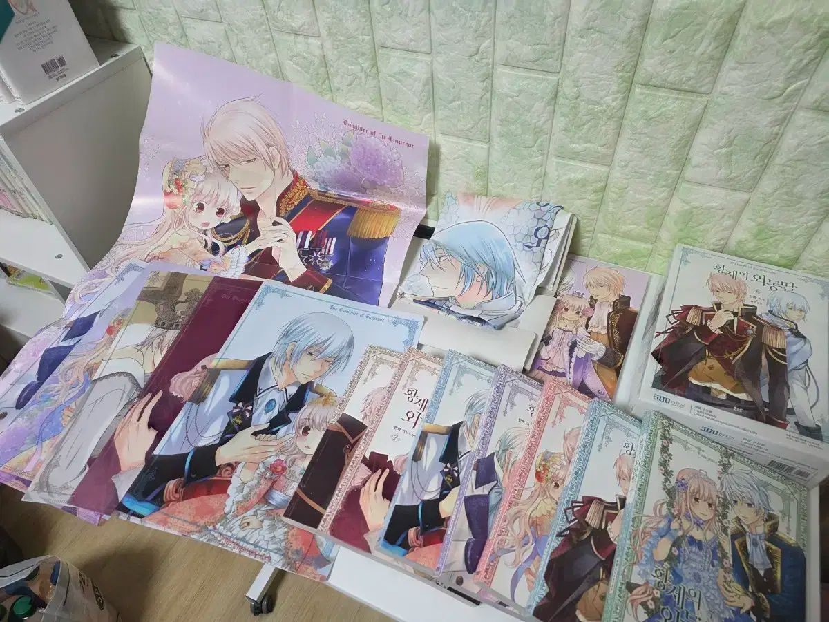 ウェブトゥーン 皇帝の一人娘 1～7巻とグッズの