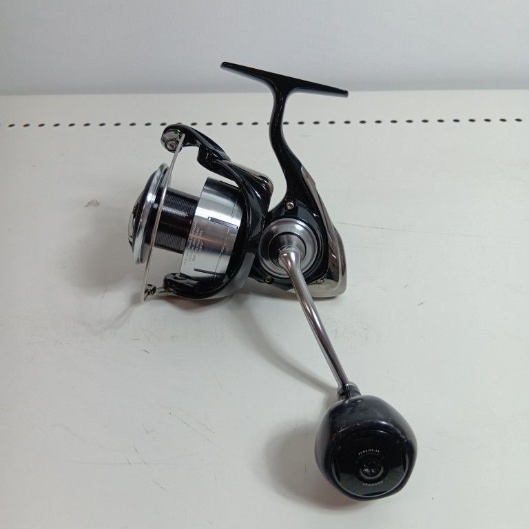DAIWA ダイワ 釣り用品 リール スピニングリール 61150 23レグザLT5000-C 程度A ベール下がりあり ゴメクサスハンドルノブ付き