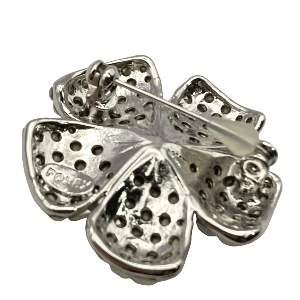 FOXEY(フォクシー) ブローチ美品 - 白×クリア フラワー(花) - メルカリ