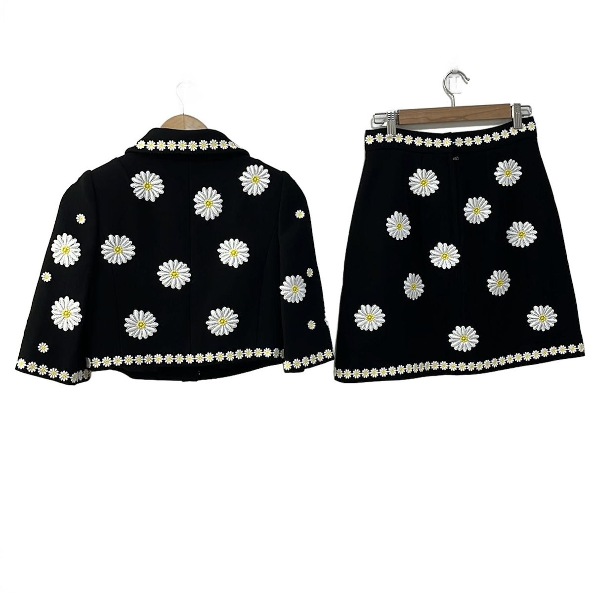 DOLCE-GABBANA ドルチェアンドガッバーナ スカートスーツ レディース - 黒×白×イエロー ビジュー 刺繍 花柄 肩パッド