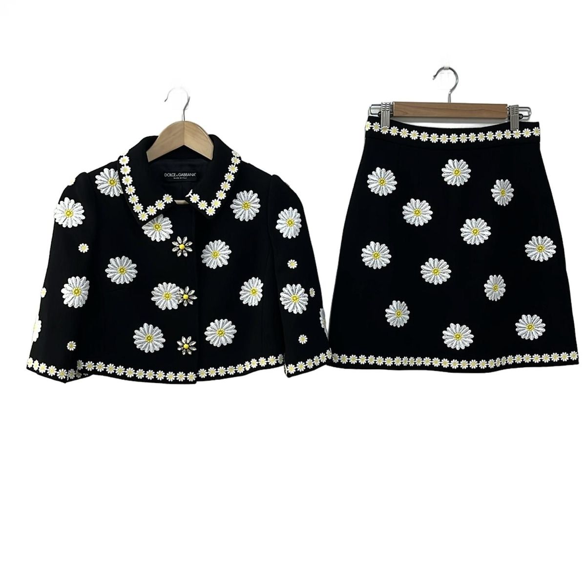 DOLCE-GABBANA ドルチェアンドガッバーナ スカートスーツ レディース - 黒×白×イエロー ビジュー 刺繍 花柄 肩パッド