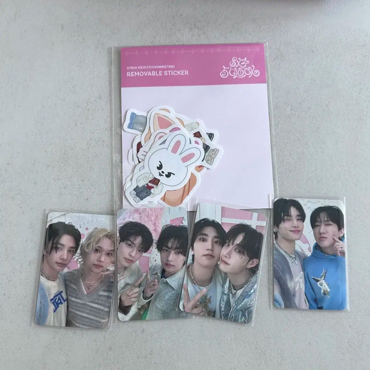 未開封) STAY スキズ ファンミーティング トレカ 4枚 +ステッカーセット