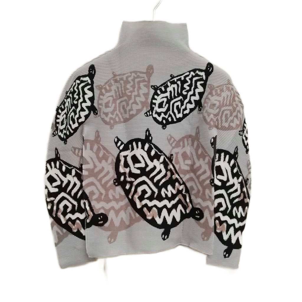 ミーイッセイミヤケ me ISSEY MIYAKE MI41-FJ391 ANIMAL PATTERN 24SS 亀 カメ プリント プリーツ カットソー ハイネック プルオーバー グレー系