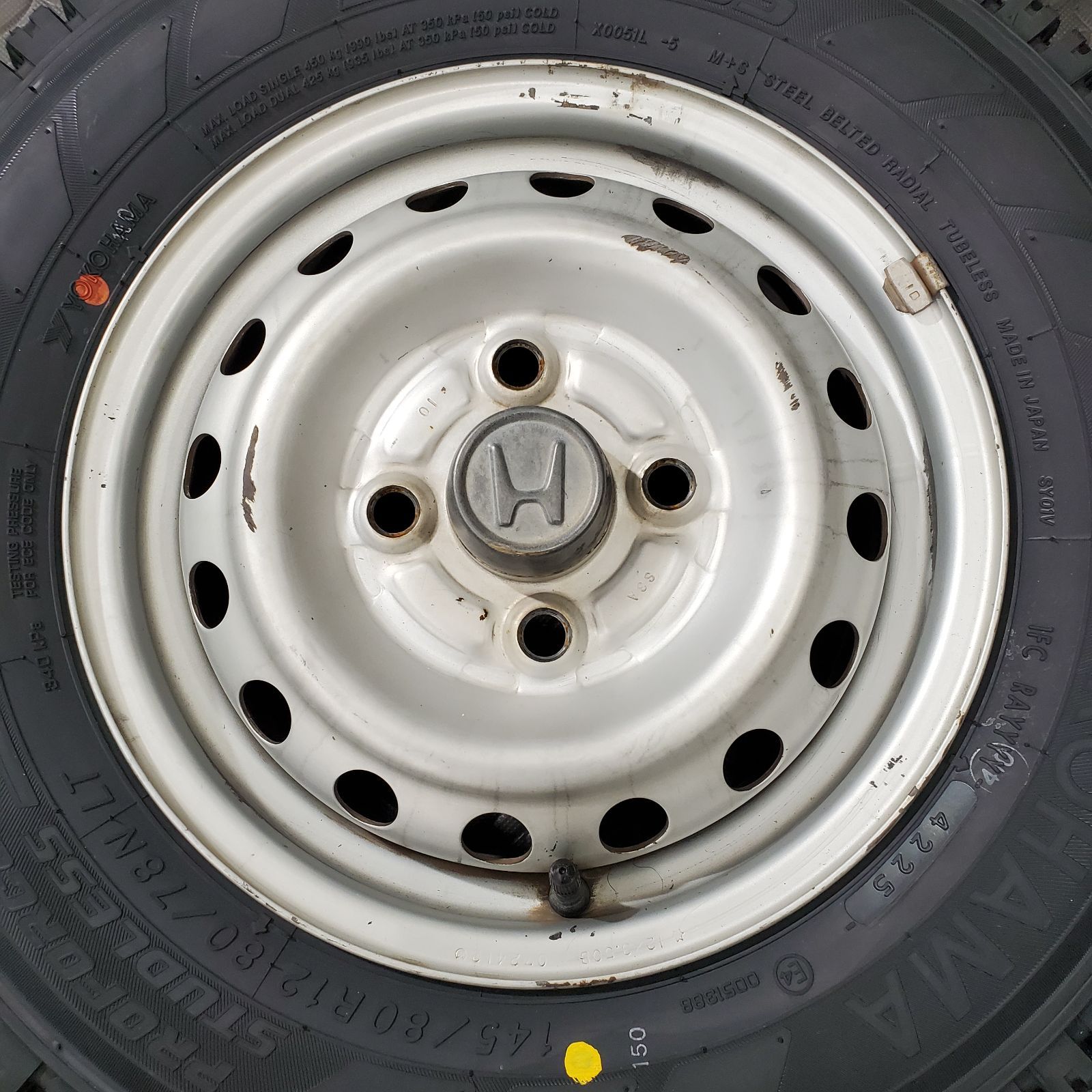 スタッドレスタイヤ 冬タイヤ