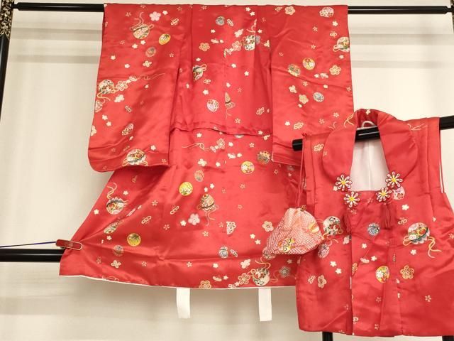 平和屋着物[]七五三　女の子　３歳　祝着　三つ身　被布・巾着セット　花手毬文　金彩　AABB5744ja