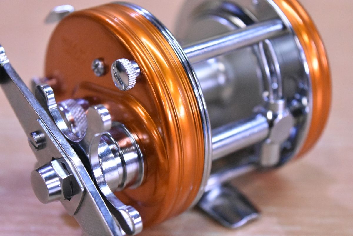 【新品未使用】Abu Garcia Ambassadeur5500C箱付属品付き アブガルシア Abu Garcia アンバサダー5500C FACTORY TUNED：ブラック