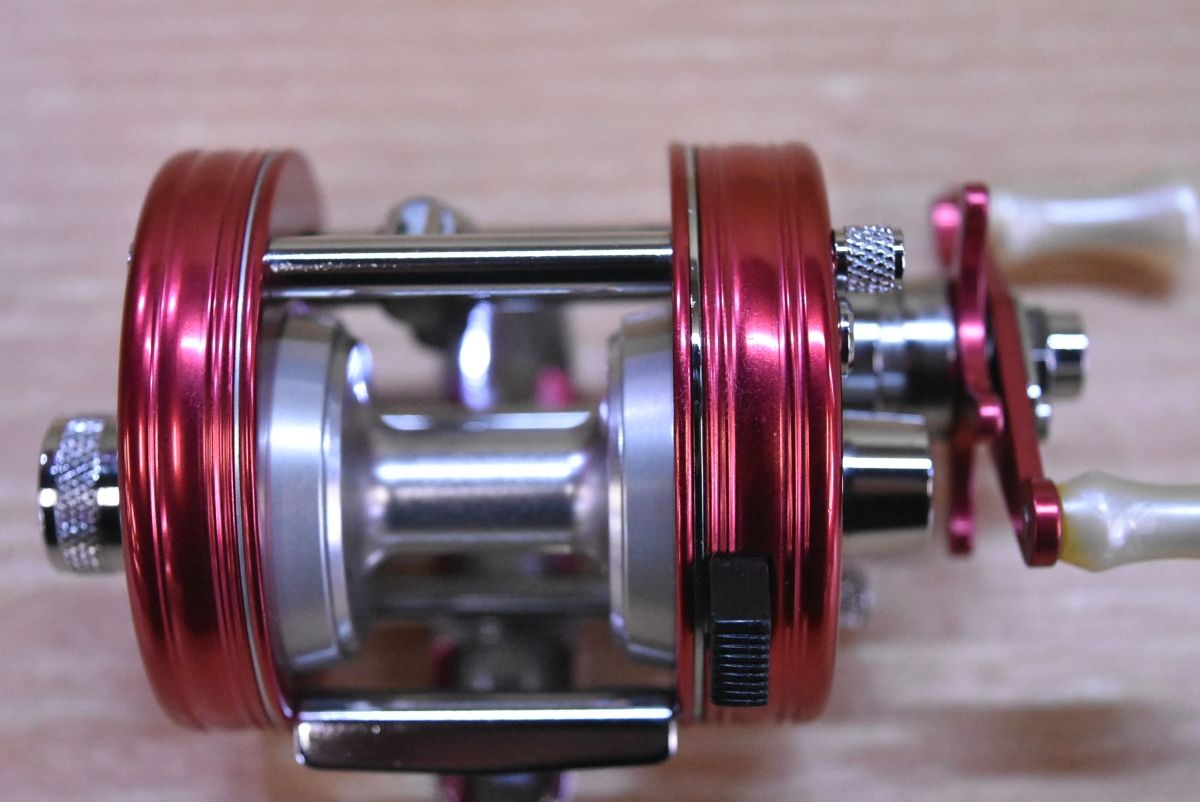 アブガルシア アンバサダー 2500C 右 ノスタルジア レッド ABU