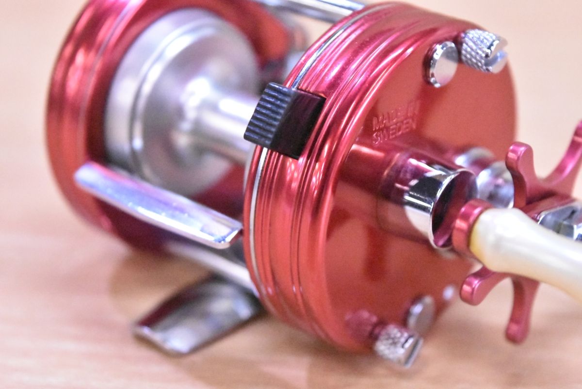 アブガルシア アンバサダー 2500C 右 ノスタルジア レッド ABU