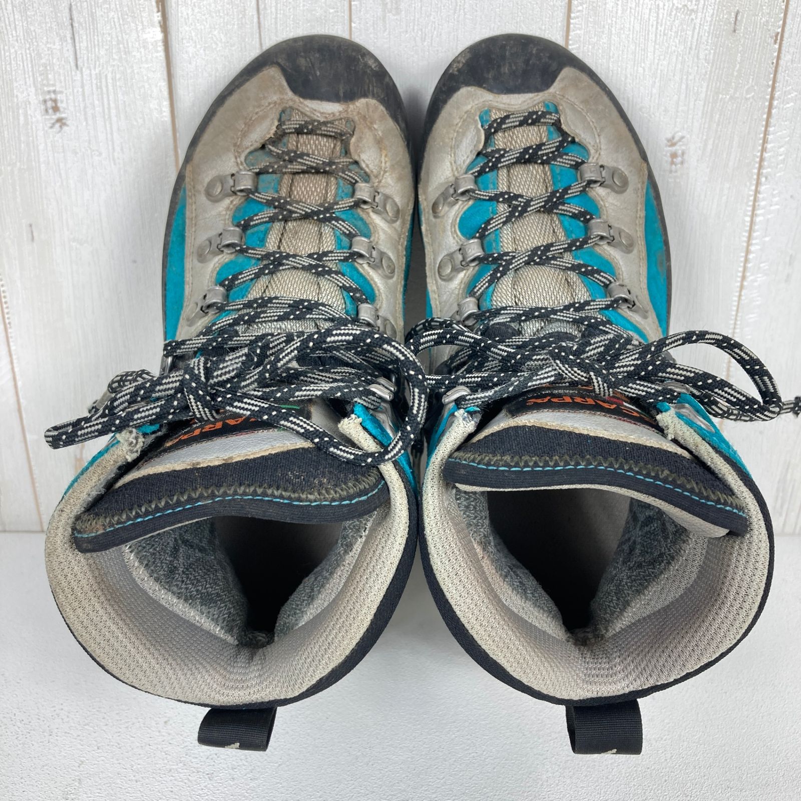 トレッキングブーツ z