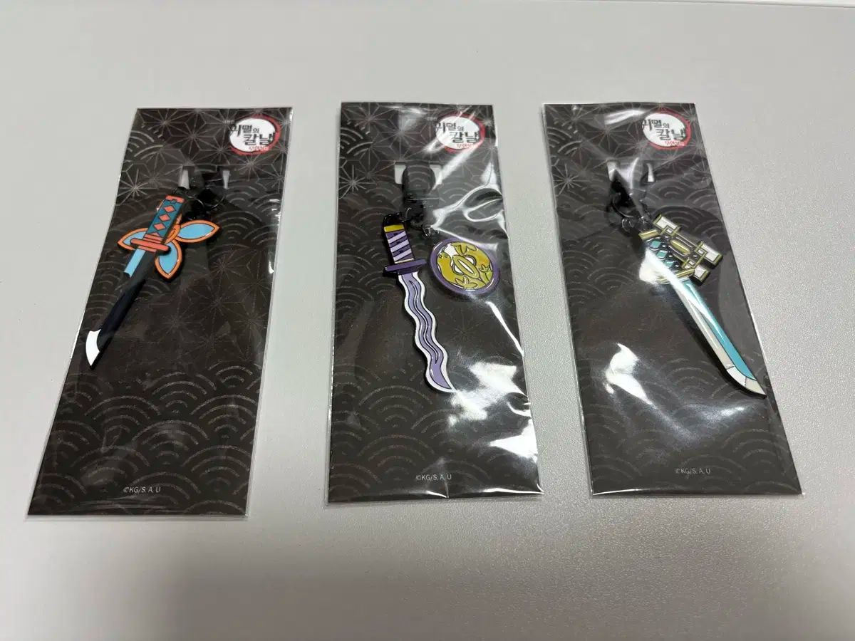 鬼滅の刃 日輪刀 キーホルダー 3種セット しのぶ 伊黒 小芭内 時透 無一郎