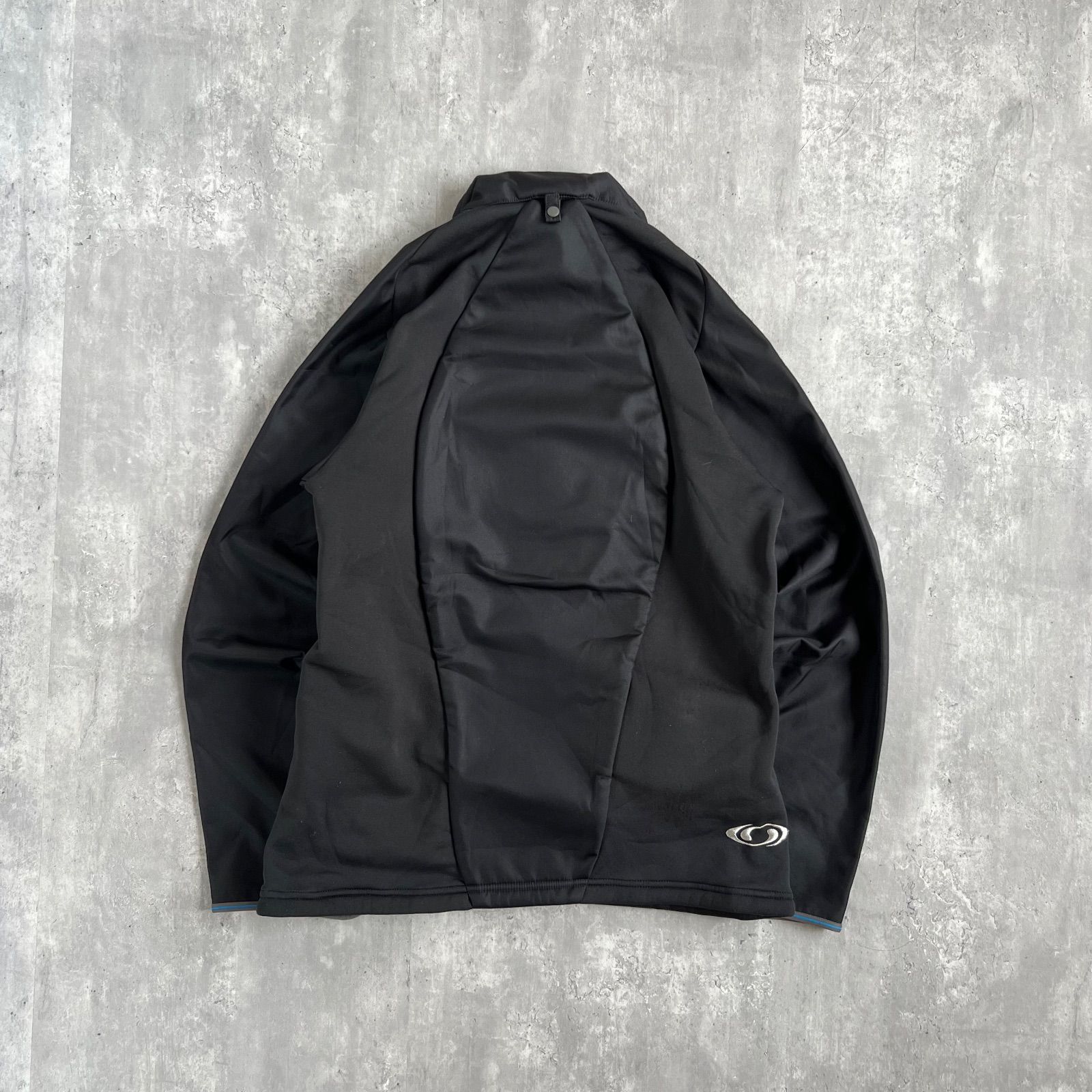 00s SALOMON ソフトシェルジャケット 黒ブルー Y2Kテック 00s SALOMON ソフトシェルジャケット 黒ブルー Y2Kテック