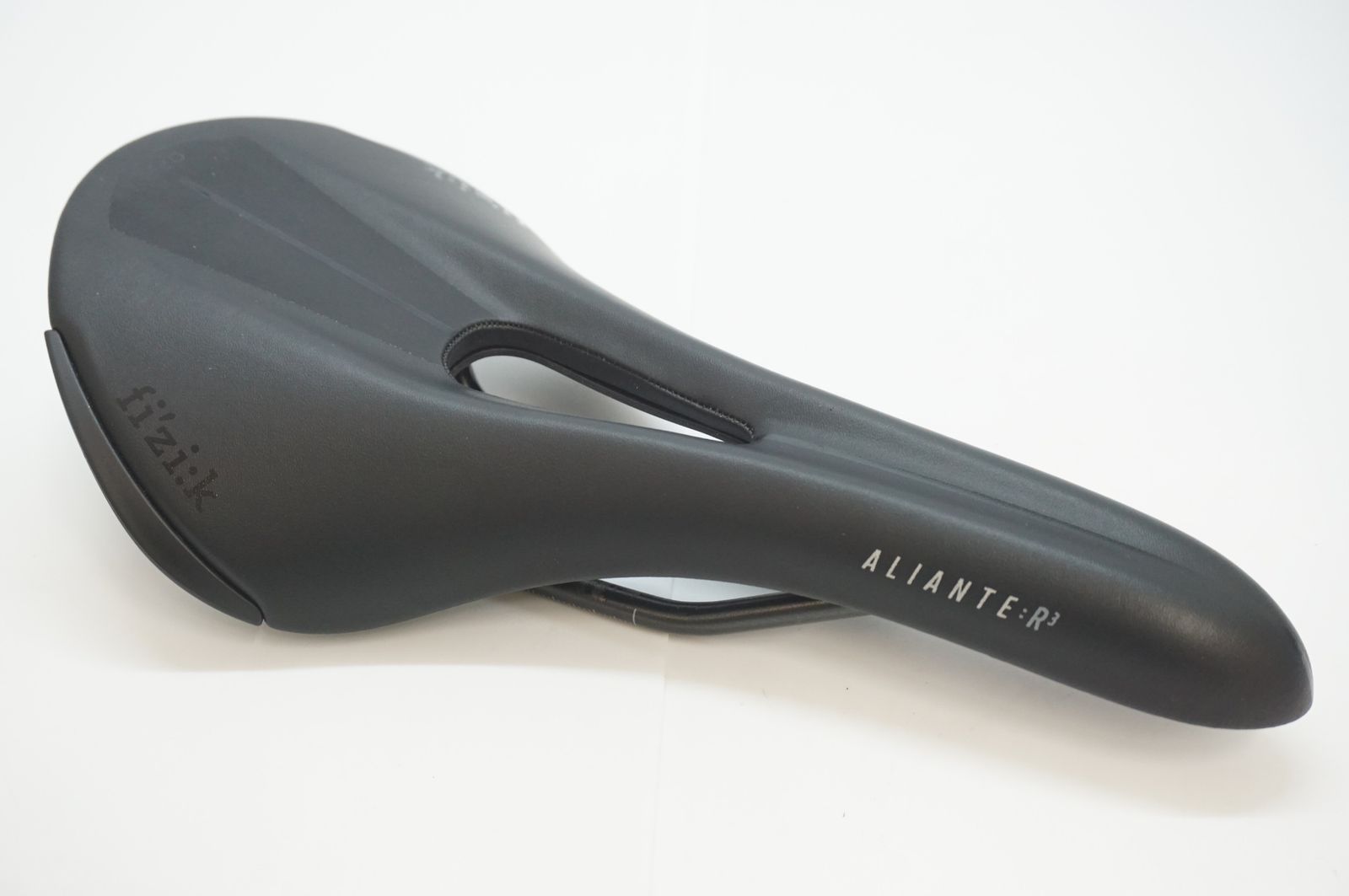 FIZIK 「フィジーク」 ALIANTE R3 サドル / バイチャリ福岡店