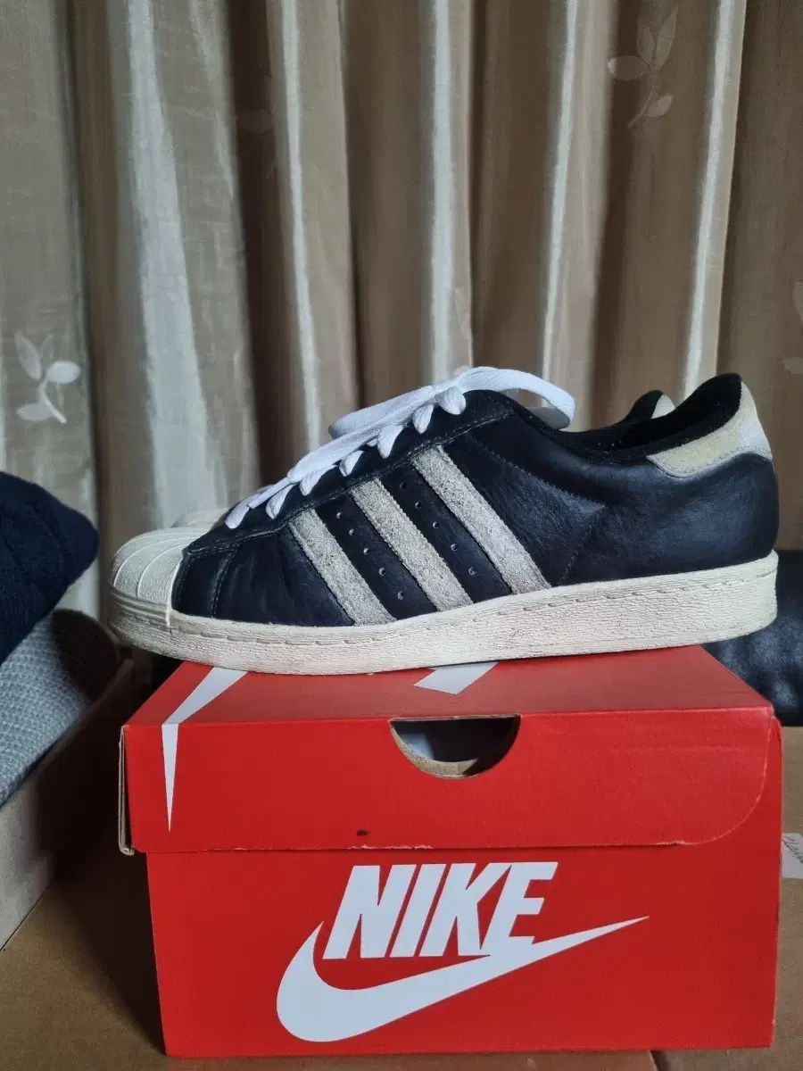 アディダス SUPERSTAR 82 ブラック 白 275