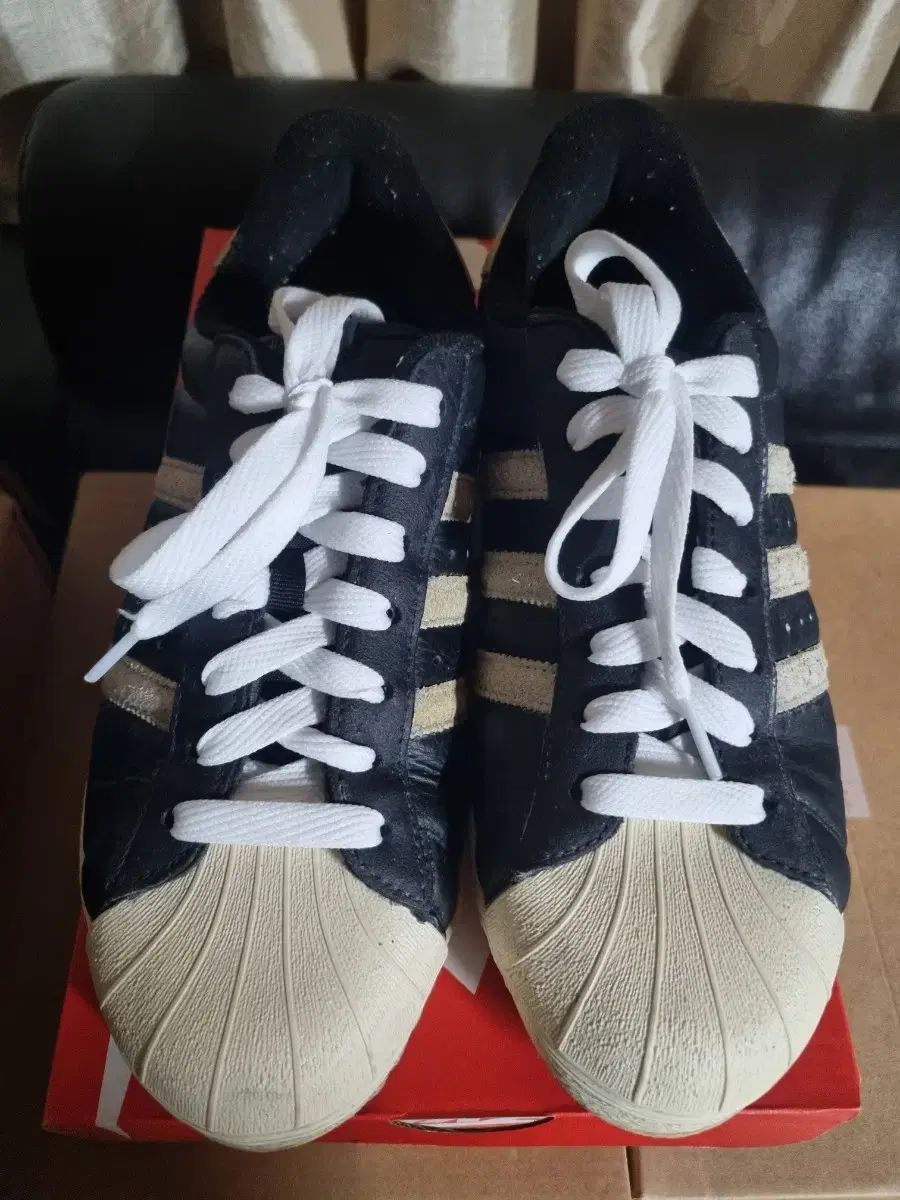 アディダス SUPERSTAR 82 ブラック 白 275