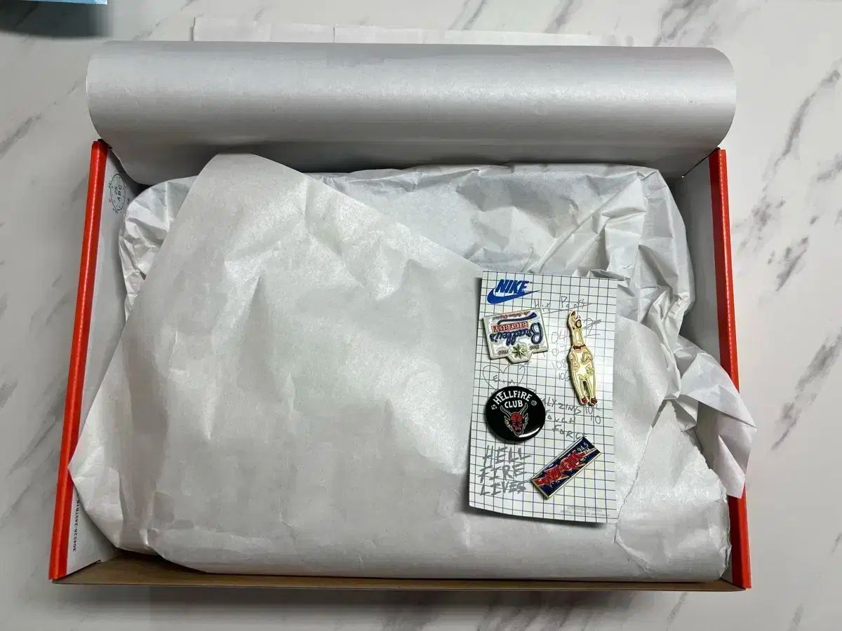 NIKE ナイキ x ジョジョの奇妙な冒険 290