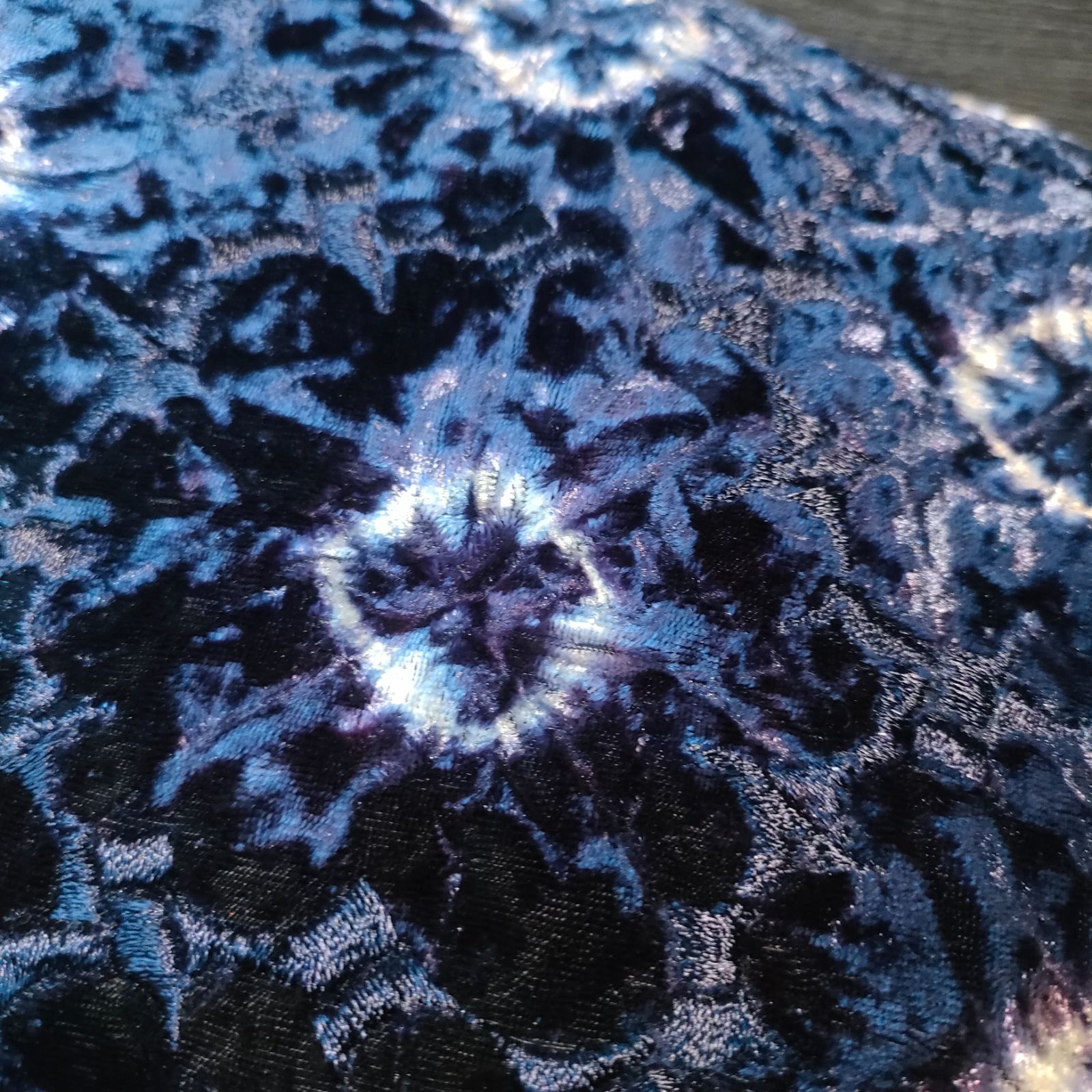 23 定価3.5万円 藍色 ベロア しぼり 生地 布 アンティーク 刺繍 Vintage 古布 模様 80 s 90 骨董 リメイク 手作り 反物 ブルー 青