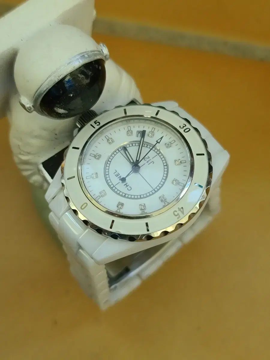 シャネル J 12 33 mm 白 セラミック 時計
