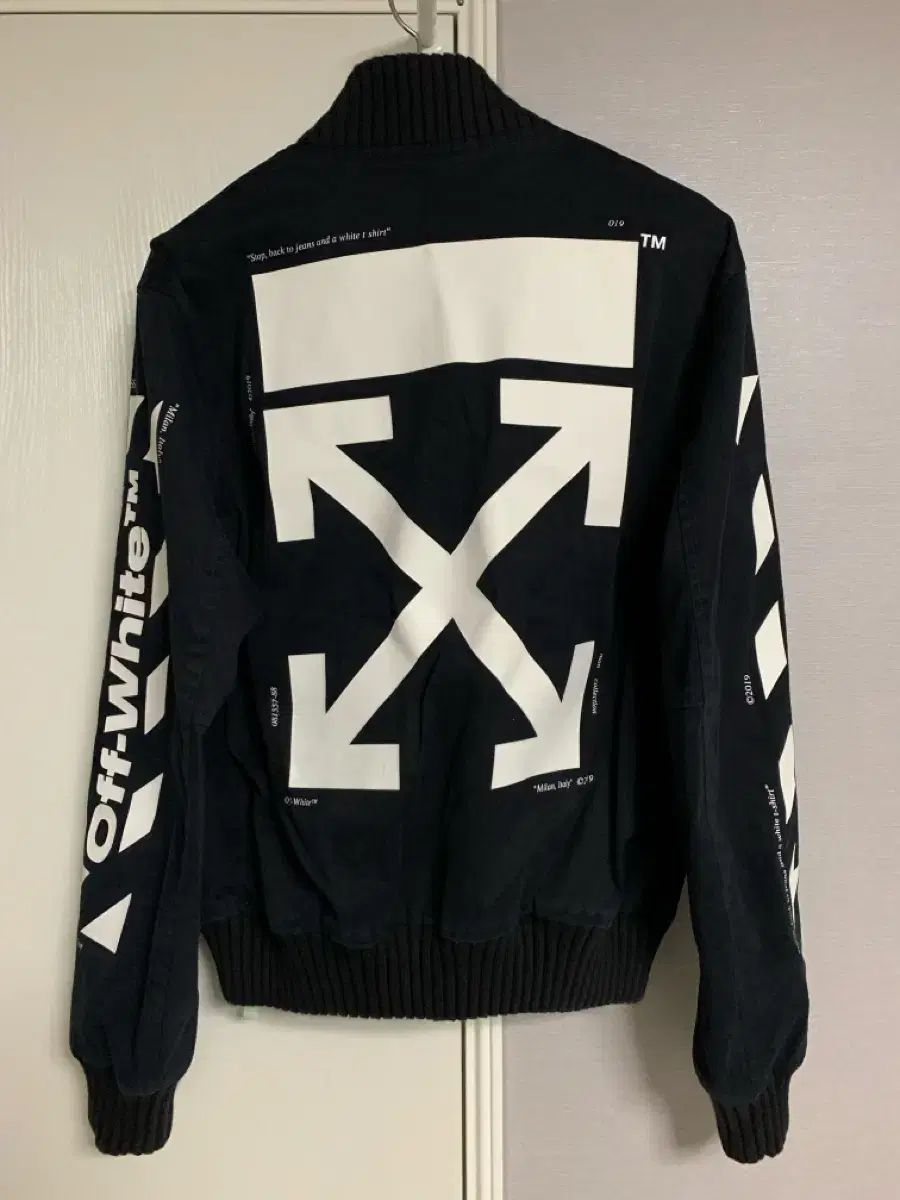 オフホワイト ブルゾン ジャケット