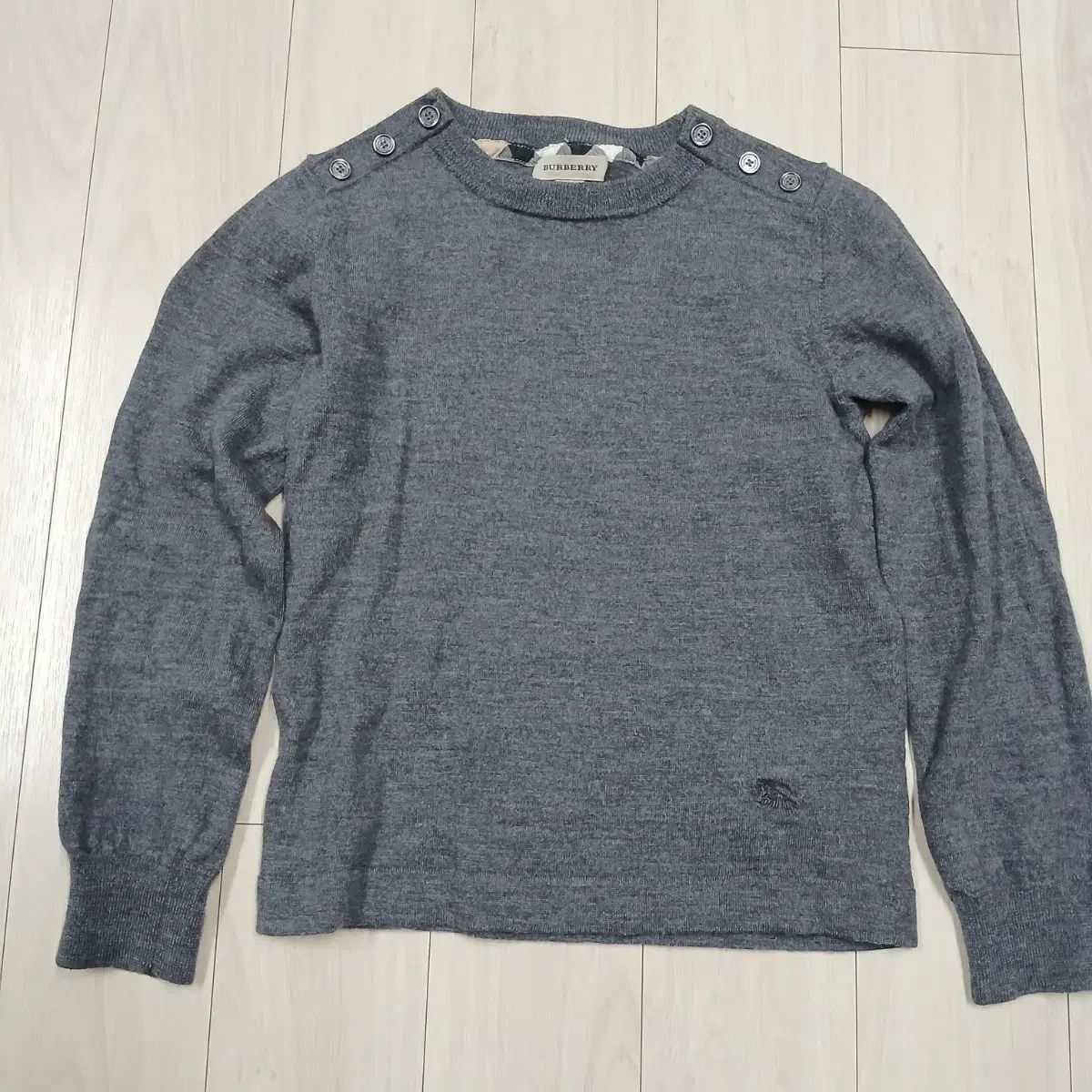 バーバリー キッズ ボタン 装飾 ニット