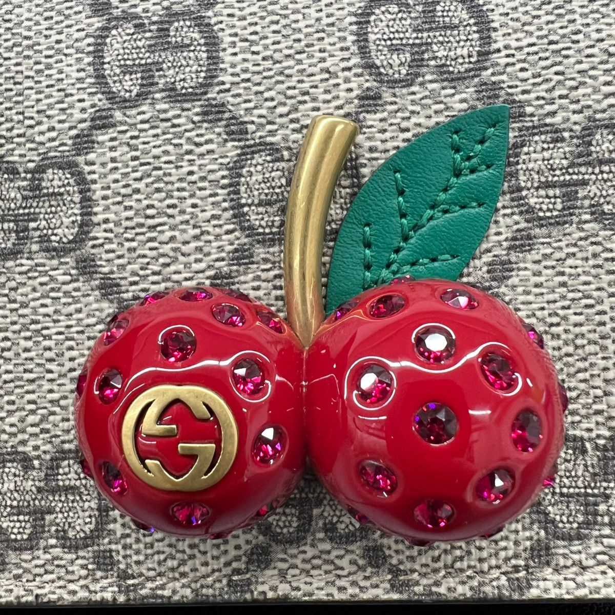 展示品相当 GUCCI グッチ GGスプリーム チェリー ミニウォレット 二