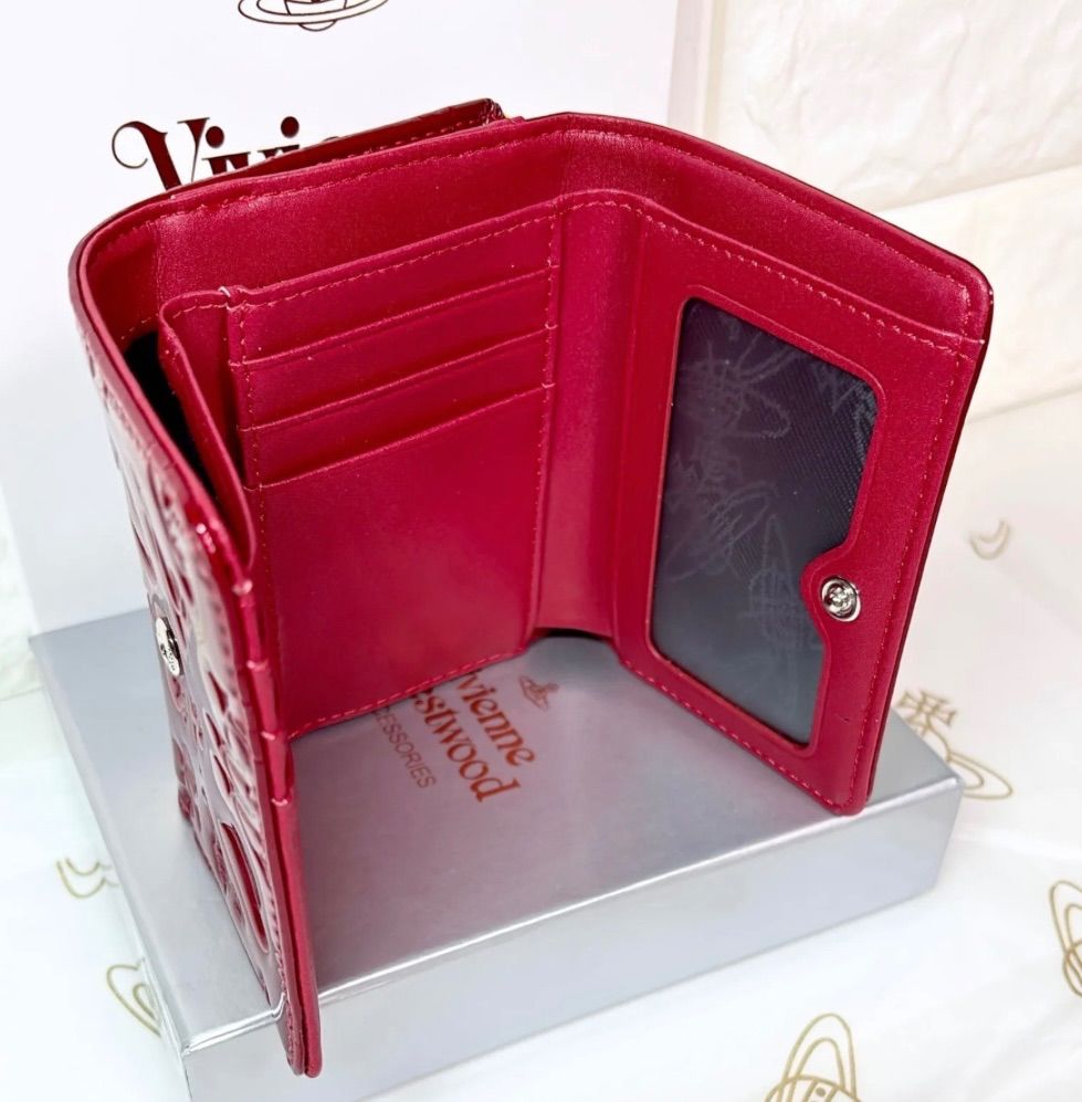 【新品 未使用】VivienneWestwood 折り財布 エナメル レッド 内側に素敵な柄あり🤍新登場】Vivienne Westwood 3つ折り財布 エナメル