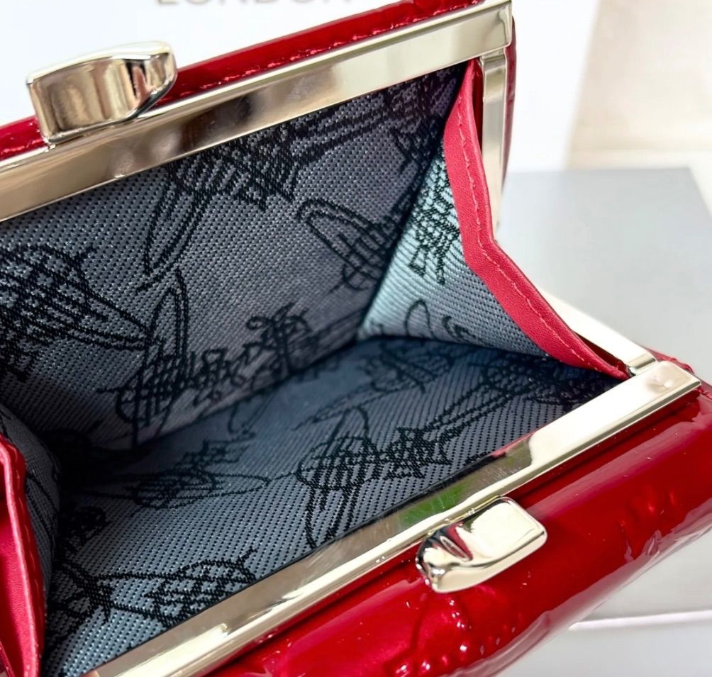 内側に素敵な柄あり🤍新登場】Vivienne Westwood 3つ折り財布 エナメル