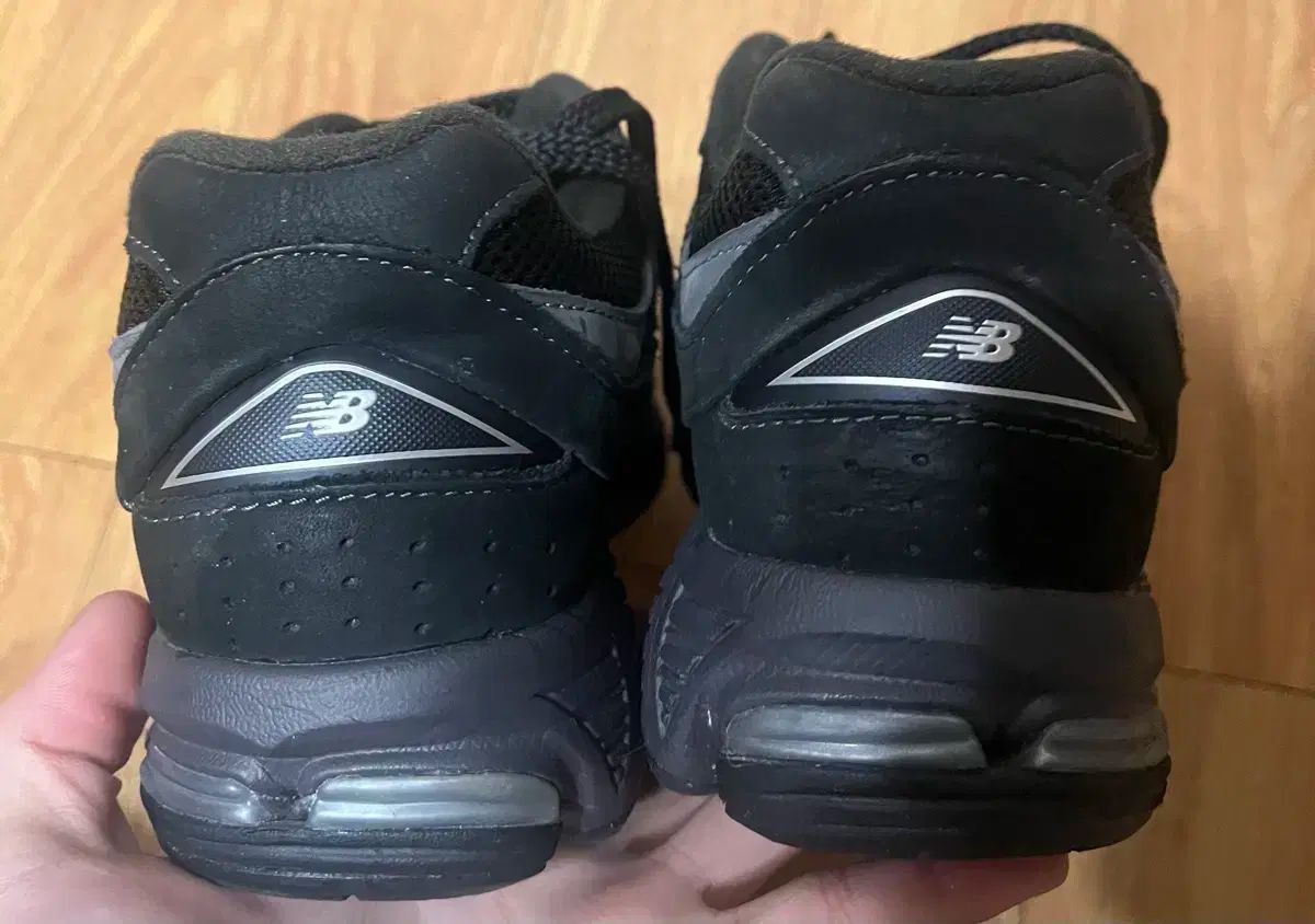 ニューバランス 2002R ブラック スニーカー 260