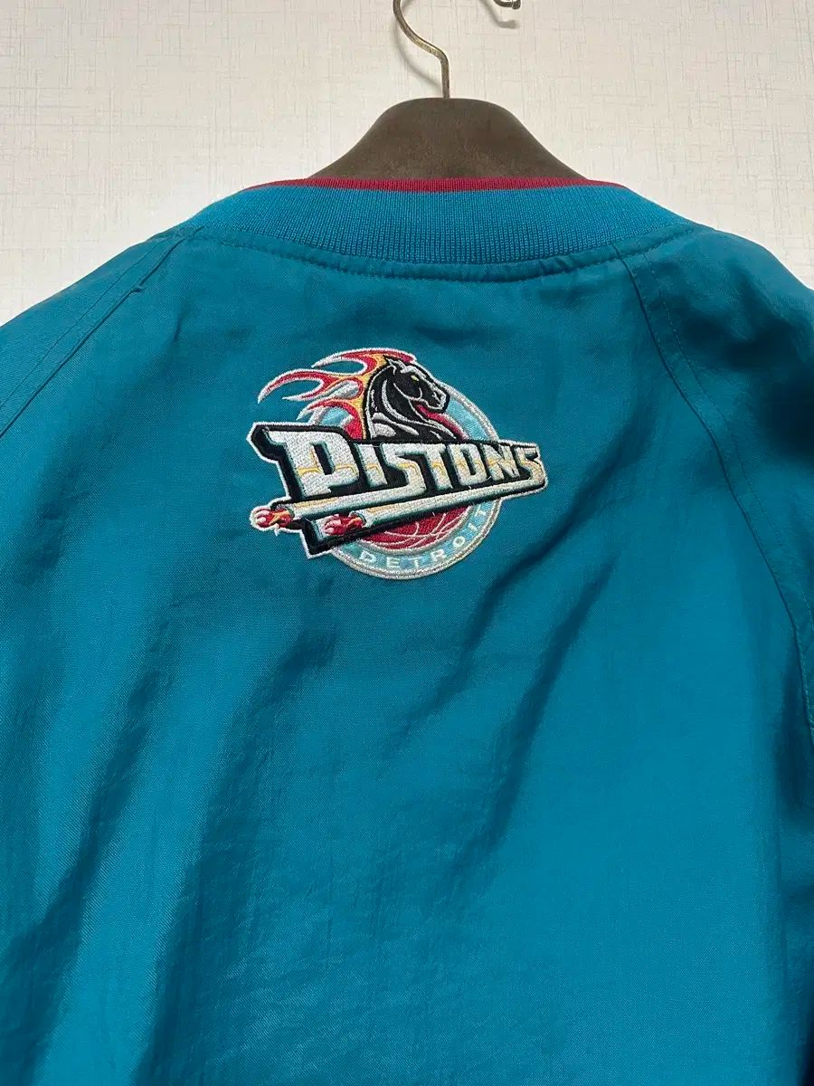 ヴィンテージ衣類 100 NBA デトロイト レトロ ウォームアップジャージ