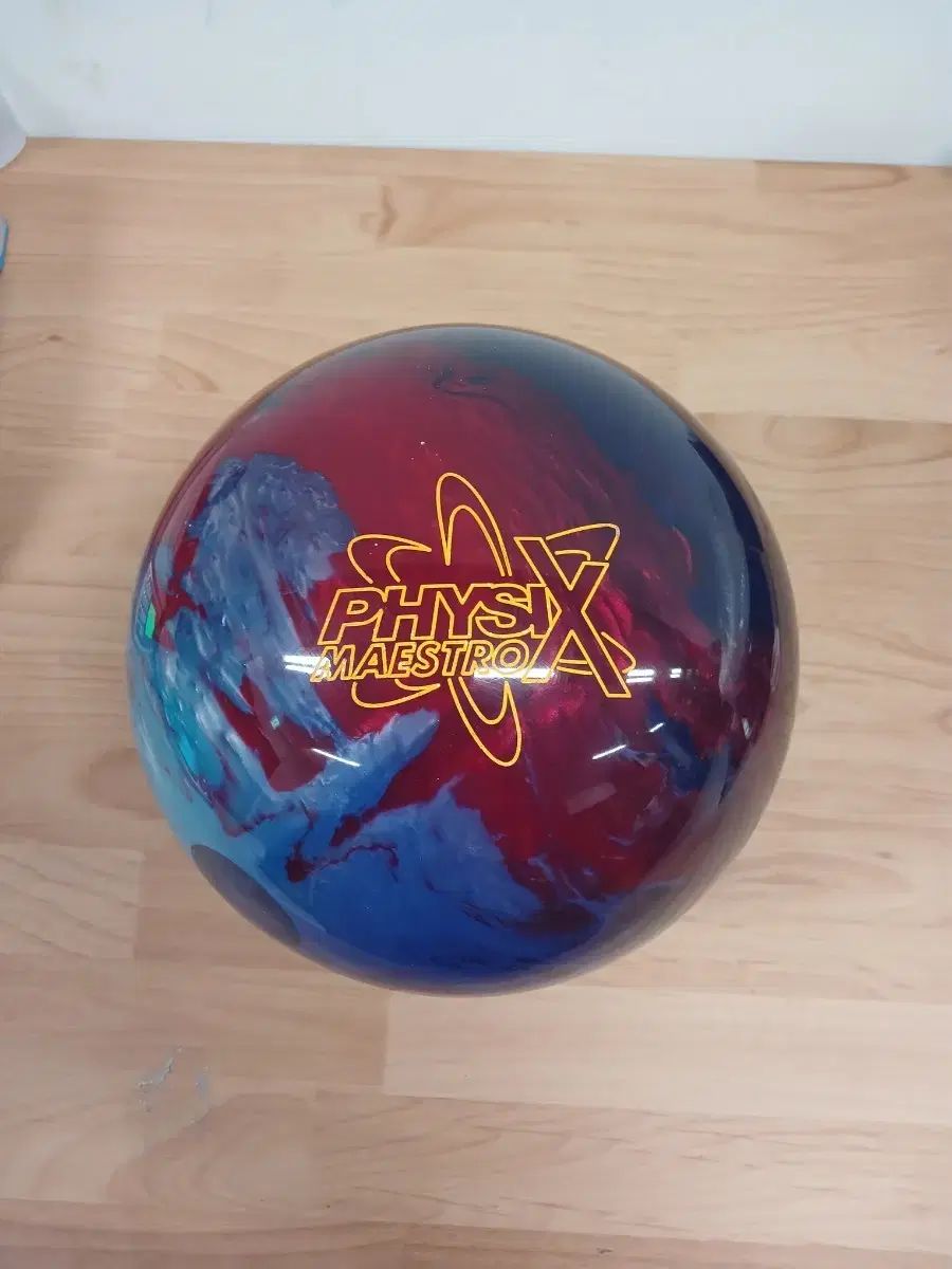 ボーリングボール 完 15p フィジーク Maestro