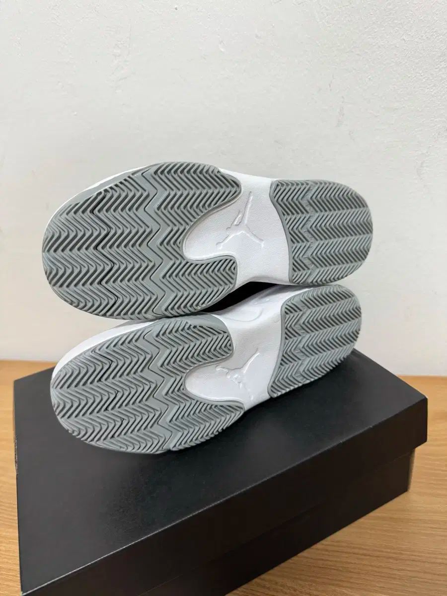 NIKE ジョーダン マックス アウラ 2 ジュニア バスケシューズ 小学生 スニーカー