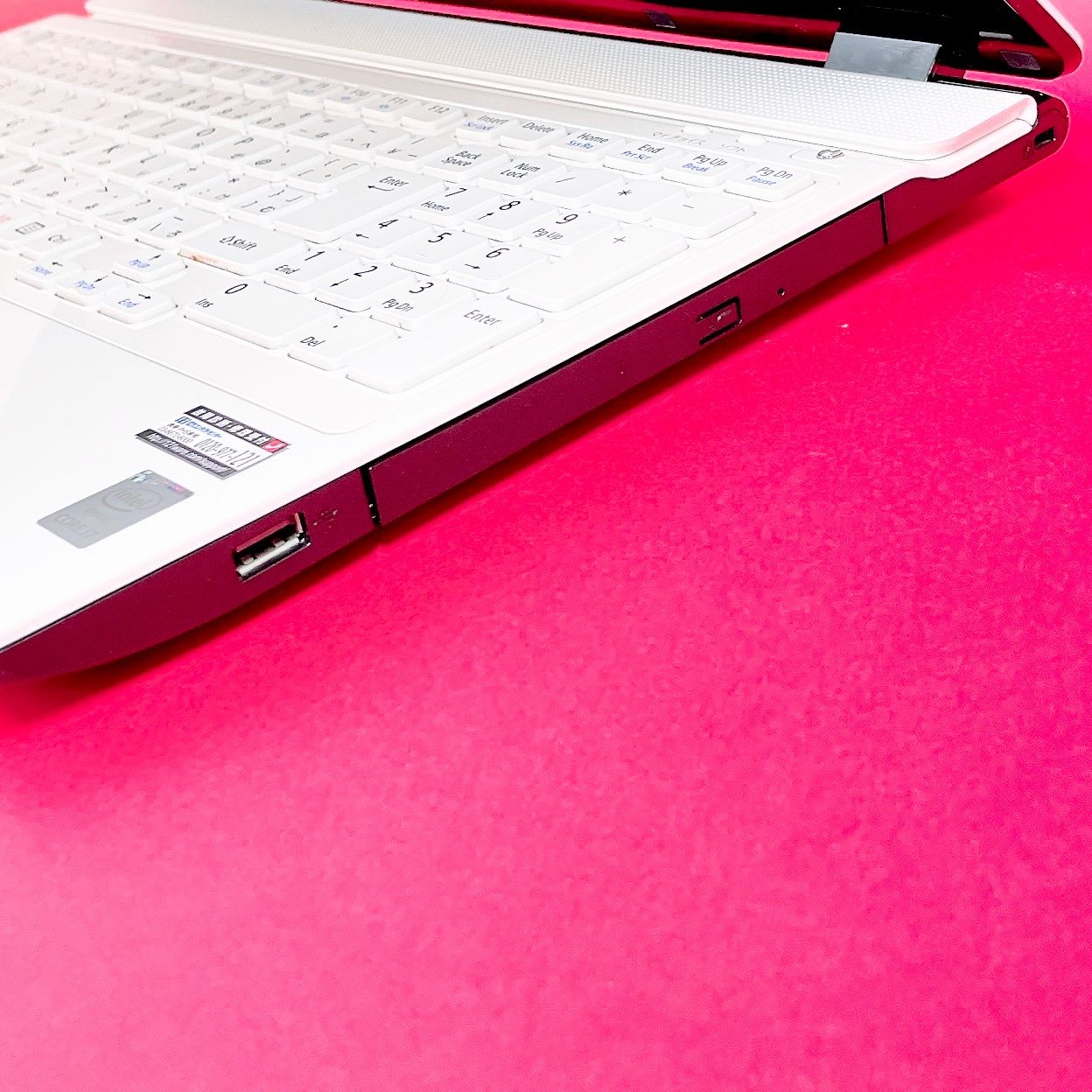 Corei7✨️タッチパネル❣️ブルーレイ白ノートパソコンWin11カメラ付きSSD 美品✨Corei7✨️可愛い白ノートパソコン✨️Windows11 快適SSD256GB