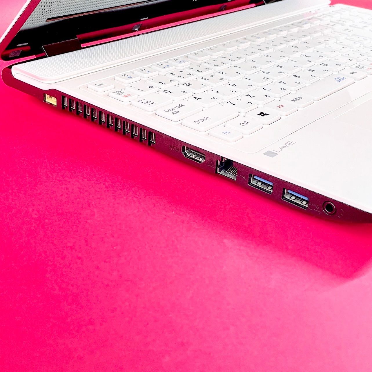 美品✨Corei7✨️可愛い白ノートパソコン✨️Windows11 快適SSD256GB