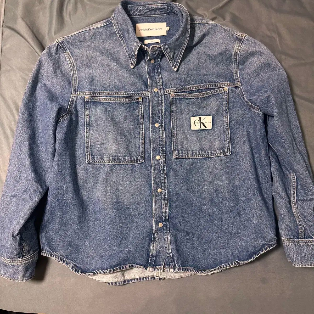 カルバン クライン リーニア デニムシャツ